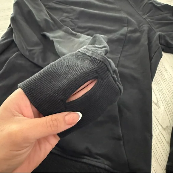 Lululemon Scuba Crew Size 6 - Picture 3 of 9